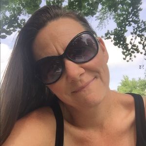 Meet your Posher, Suzanne